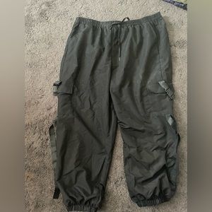 Black cargo pants! Size 4XL.